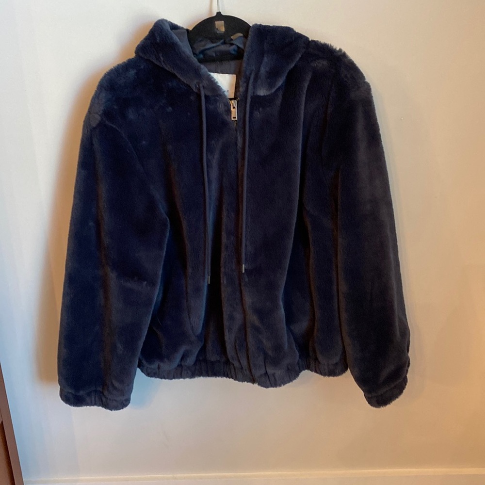 American Eagle faux fur navy blue bomber jacket sz L